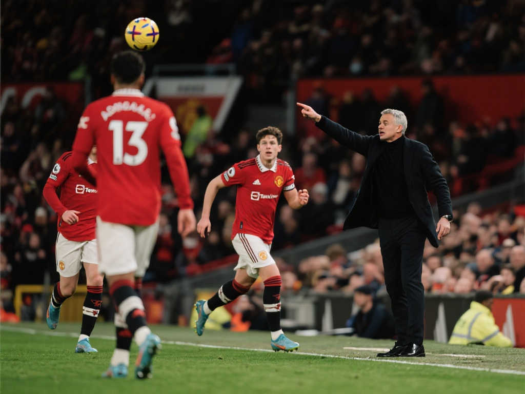 曼联先失球仍稳住阵脚，阿莫林与替补助力球队顺利晋级决赛